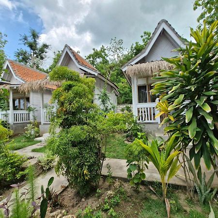 The Layar Homestay Batununggul Exterior photo