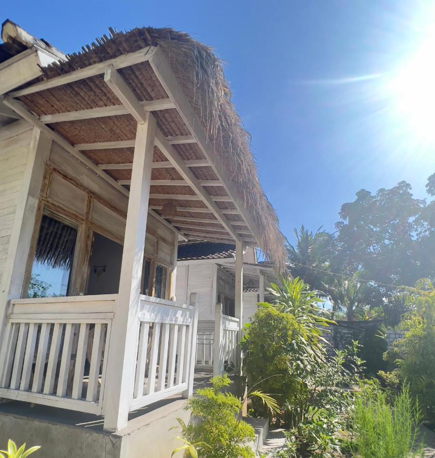 The Layar Homestay Batununggul Exterior photo