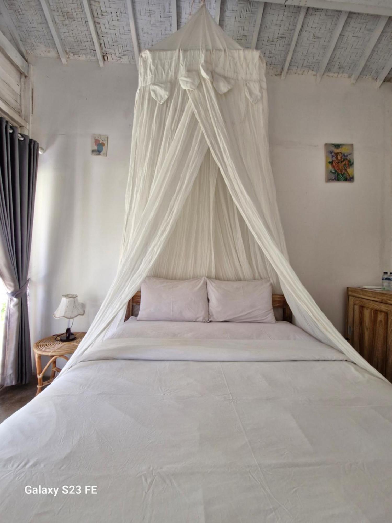 The Layar Homestay Batununggul Exterior photo