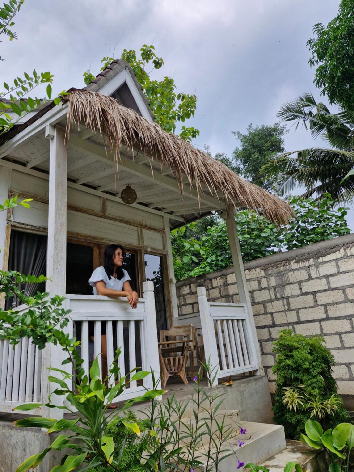 The Layar Homestay Batununggul Exterior photo