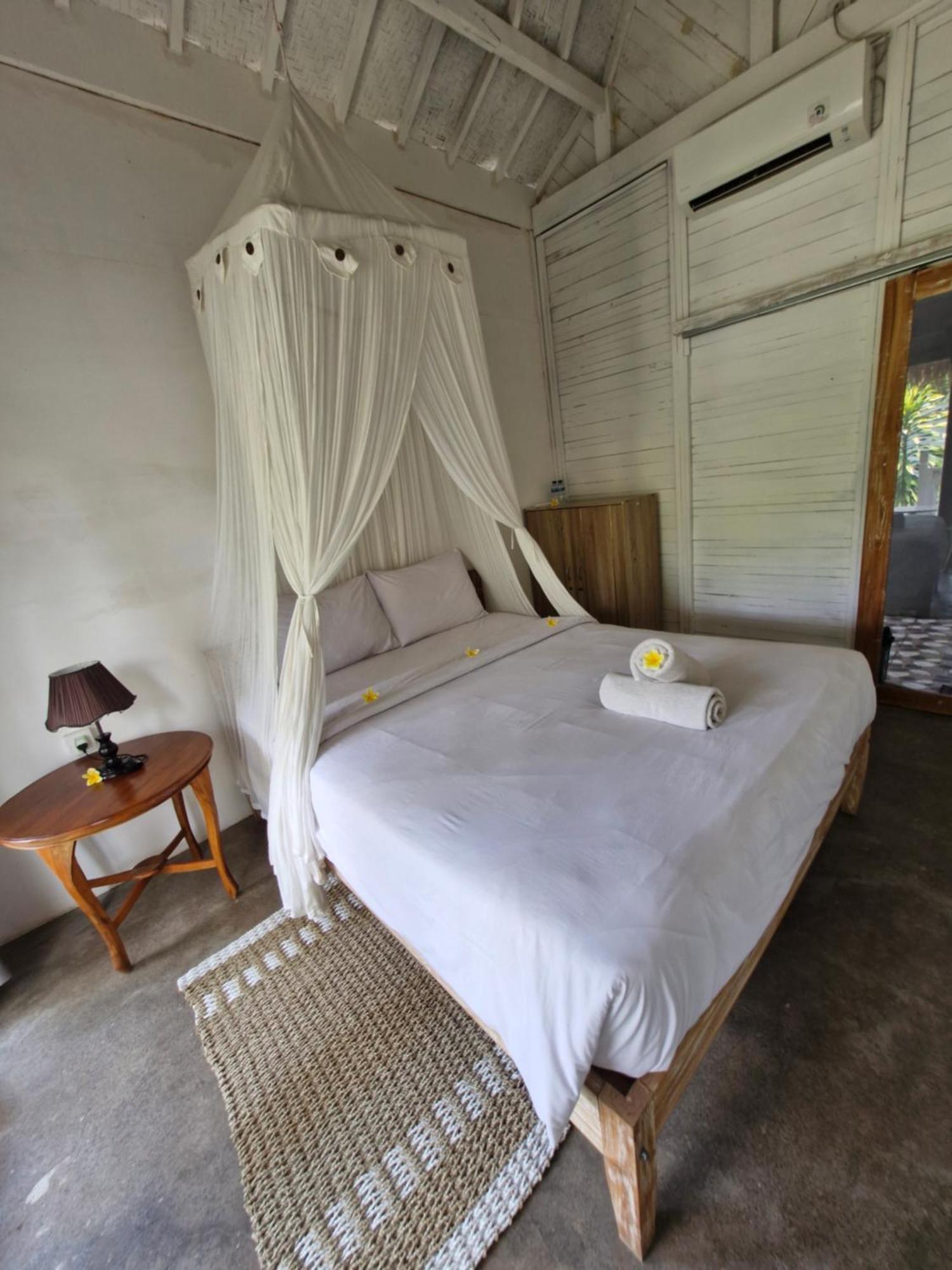 The Layar Homestay Batununggul Exterior photo