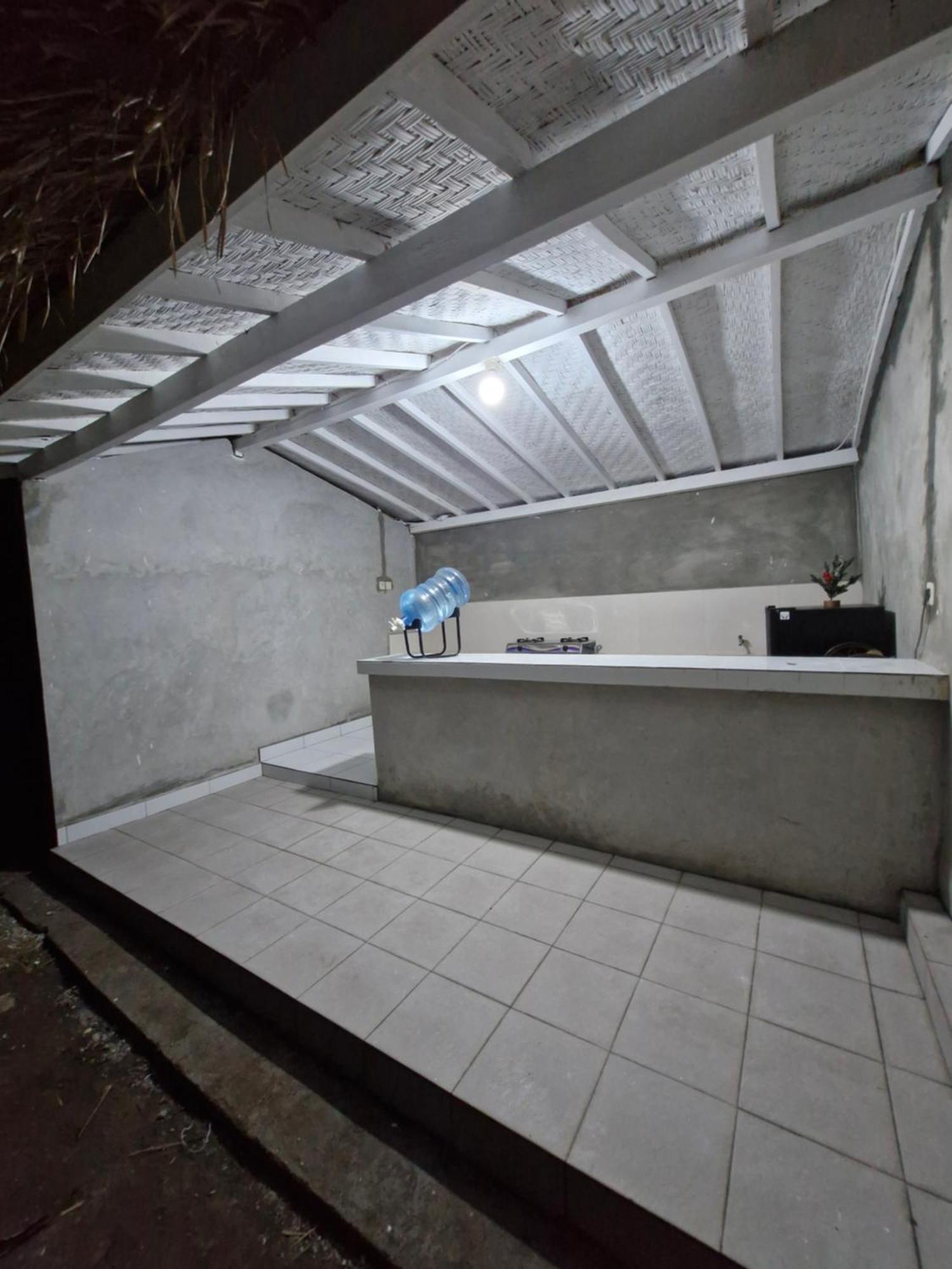 The Layar Homestay Batununggul Exterior photo